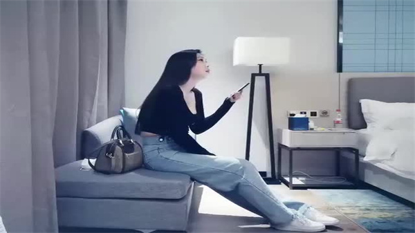 【探花实录】极品黑长直巨乳学妹自摄4K视角 TP-021 真实记录美乳摇晃45分钟完整版